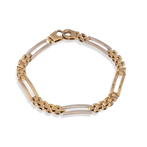 213 - A 9CT GOLD BRACELET, 7.8 g.