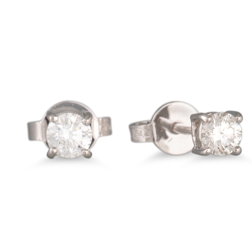 268 - A PAIR OF DIAMOND STUD EARRINGS, the brilliant cut diamonds mounted in 18ct white gold. Estimated we... 