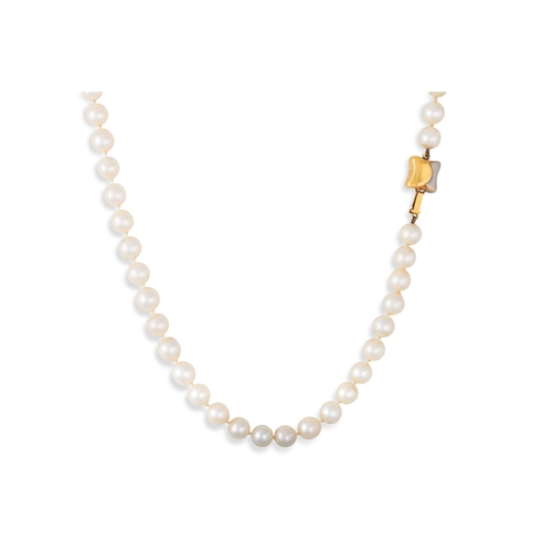 269 - A SET OF CULTURED PEARLS, to a 14ct gold clasp