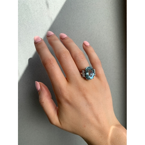 183 - AN AQUAMARINE AND DIAMOND RING, the oval aquamarine to diamond shoulders, mounted in 18ct white gold... 