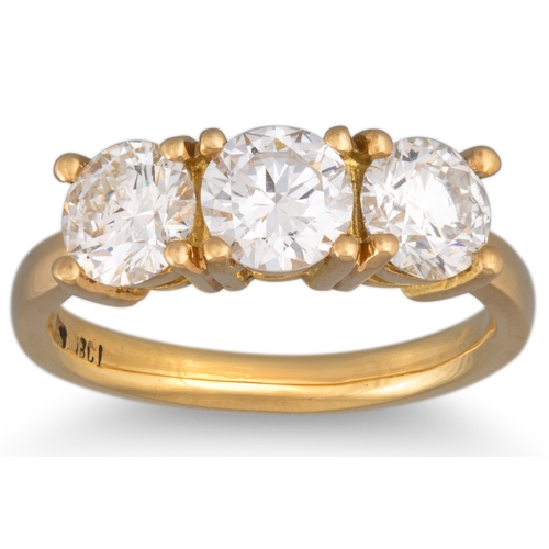 141 - A THREE STONE DIAMOND RING, the brilliant cut diamonds mounted in 18ct yellow gold. Estimated: total... 