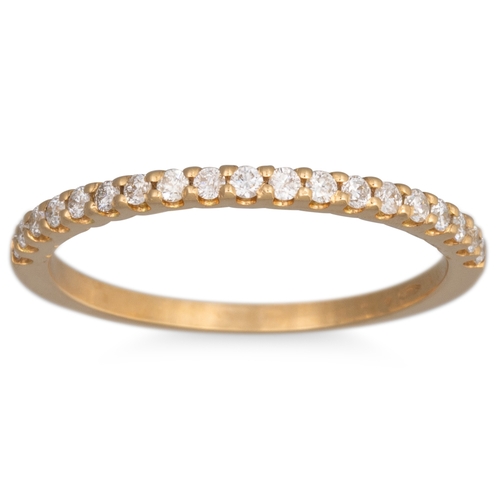 226 - A DIAMOND HALF ETERNITY RING, mounted in 18ct yellow gold. Estimated: weight of diamonds: 0.22 ct, s... 