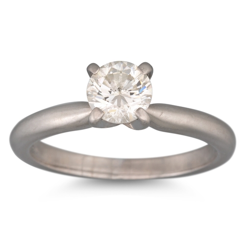 38 - A DIAMOND SOLITAIRE RING, set in platinum. Estimated: weight of diamond: 0.61 ct, colour and clarity... 