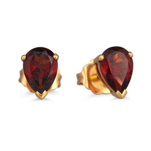 55 - A PAIR OF GARNET EARRINGS, the pear shaped garnets mounted in 18ct yellow gold