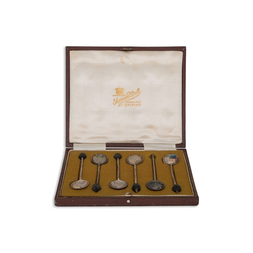 409 - A GEORGE V SET OF SIX STERLING SILVER COFFEE SPOONS in case by CB& Co, Sheffield 1920. ca. 51g