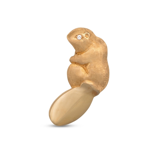 168 - AN 18CT GOLD PENDANT, modelled as a beaver, 11 g.