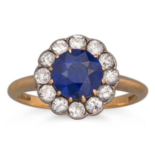 165 - A DIAMOND AND SAPPHIRE CLUSTER RING, of circular form, mounted in yellow gold. Estimated: weight of ... 