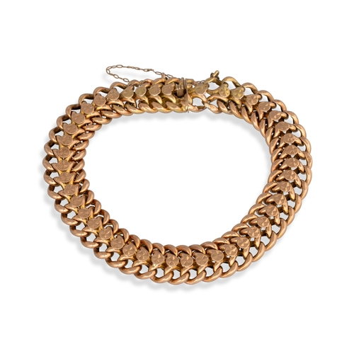 241 - AN ANTIQUE 14CT GOLD CURB LINK BRACELET, safety chain and integrated clasp, 17.3 g.