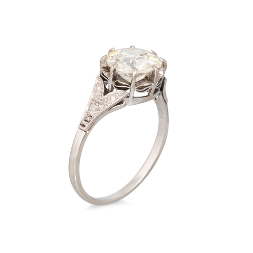 341 - A DIAMOND SOLITAIRE RING, the old cut diamond to diamond shoulders, mounted in 18ct white gold. Esti... 