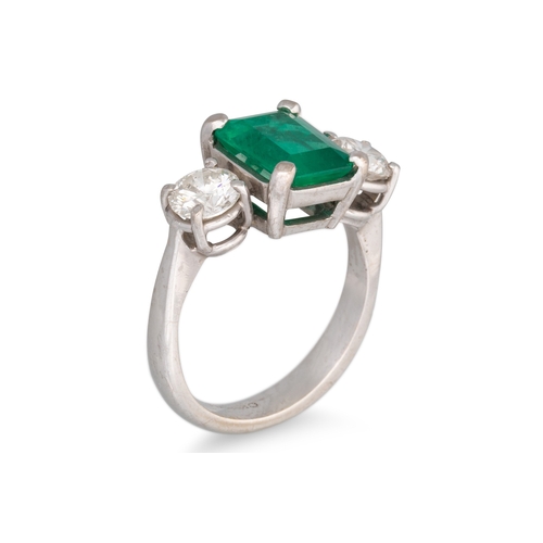 343 - AN EMERALD AND DIAMOND RING, the rectangular emerald to diamond shoulders, mounted in 18ct white gol... 