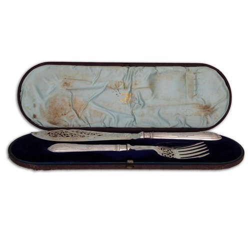 423 - A GOOD QUALITY SET OF VICTORIAN SILVER PLATED SERVERS, cased and retailed by Edmond Johnson, Dublin ... 