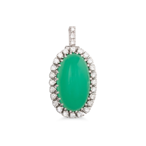 121 - A DIAMOND AND CHRYSOPRASE CLUSTER PENDANT, the oval chrysoprase to diamond surround, mounted in 14ct... 