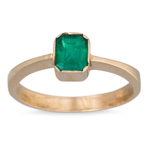 148 - AN EMERALD SINGLE STONE RING, the rectangular emerald mounted in yellow gold, size M-N