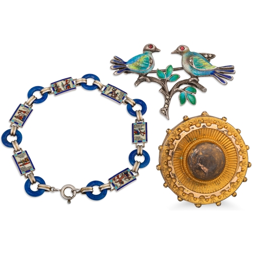 171 - A COLLECTION OF THREE VINTAGE JEWELLERY ITEMS, to include two brooches and a bracelet