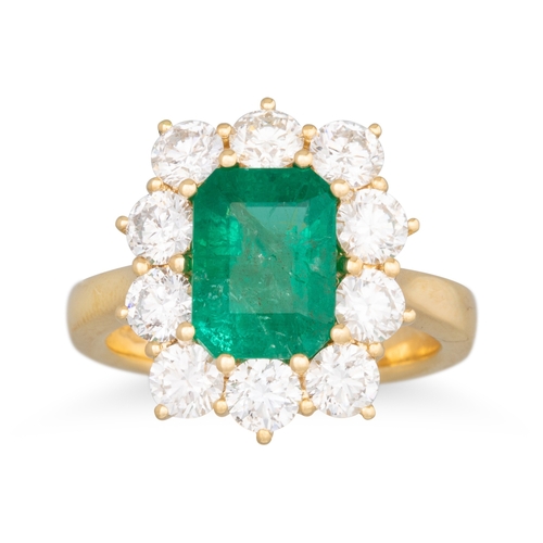 210 - AN EMERALD AND DIAMOND CLUSTER RING, the rectangular emerald to brilliant cut diamond surround, moun... 