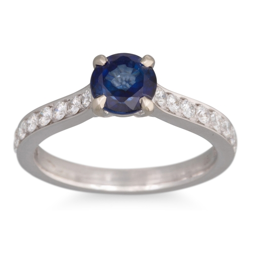 233 - A SAPPHIRE SINGLE STONE RING, with brilliant cut diamond shoulders, mounted in 18ct white gold. Esti... 