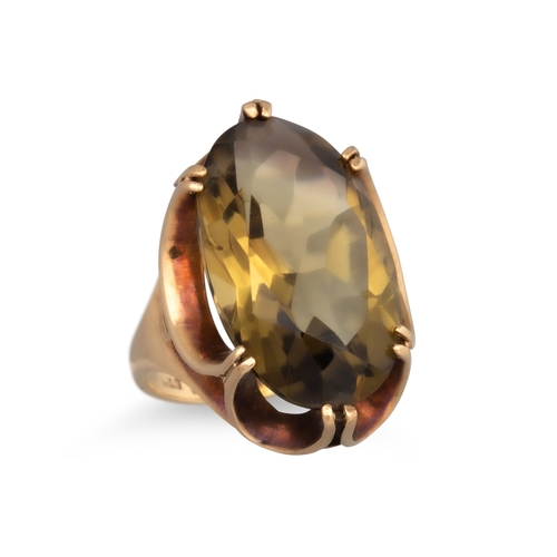 25 - A QUARTZ COCKTAIL RING, the large oval quartz mounted in 9ct yellow gold, size K-L