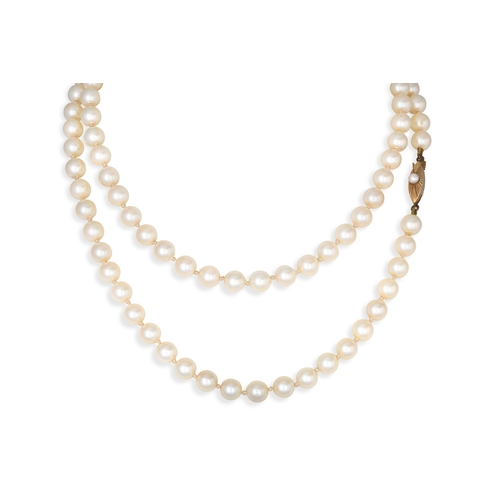 39 - A SET OF PEARLS, to a 9ct clasp