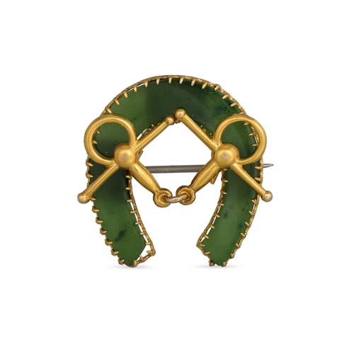 130 - AN ANTIQUE HORSE SHOE BROOCH, set with agate, brooch pin not gold. Approx 1