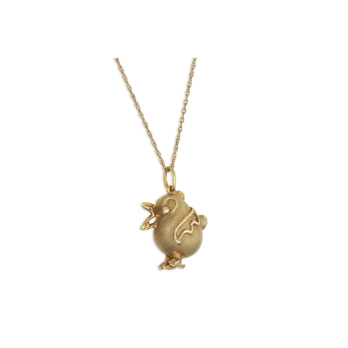 132 - A 14CT YELLOW GOLD 1970'S PENDANT, depicting an abstract chicken, on a 9ct chain