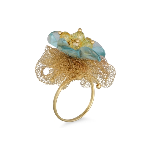142 - A FLORAL DESIGN TOPAZ AND GOLD RING, mounted in yellow gold, 2cm width, size M... 