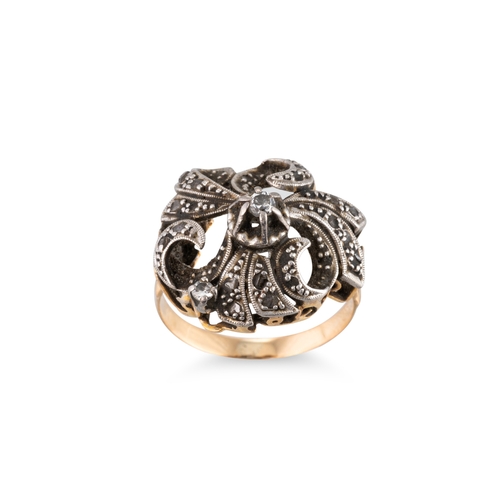 280 - AN ANTIQUE DIAMOND CLUSTER RING, the single & rose cut diamonds mounted in 18ct yellow gold and silv... 
