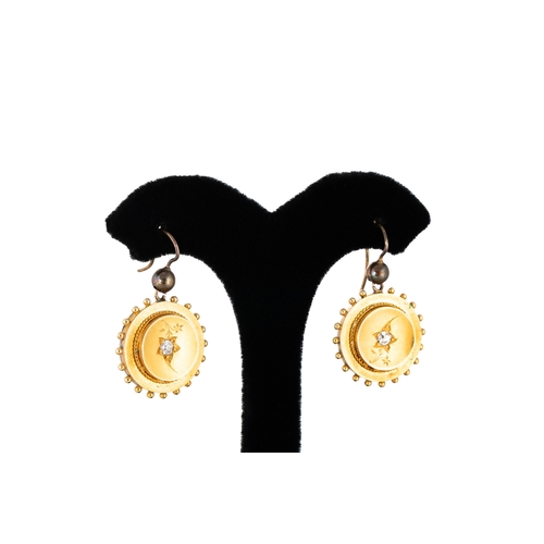 148 - AN ANTIQUE SUITE OF A DIAMOND SET BROOCH AND EARRINGS, mounted in gold, shepherd hook fittings, fitt... 