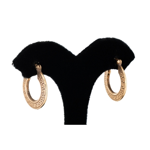 260 - A COLLECTION OF 9CT GOLD JEWELLERY ITEMS, earrings, a chain, etc., 14.7 g.