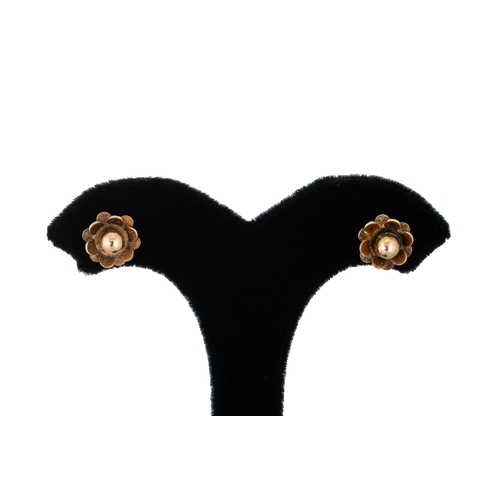 261 - A COLLECTION OF 9CT GOLD JEWELLERY ITEMS, earrings, rings, etc., 8.7 g.