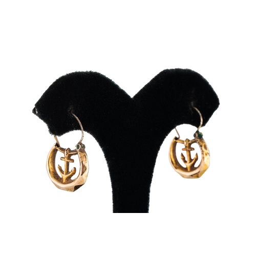 261 - A COLLECTION OF 9CT GOLD JEWELLERY ITEMS, earrings, rings, etc., 8.7 g.