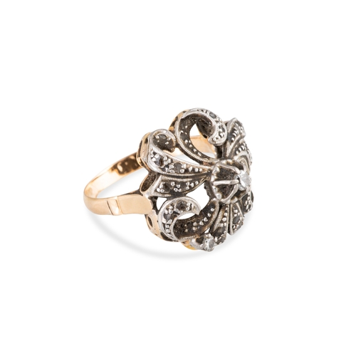 280 - AN ANTIQUE DIAMOND CLUSTER RING, the single & rose cut diamonds mounted in 18ct yellow gold and silv... 