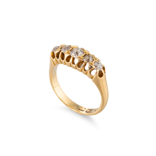 397 - AN ANTIQUE FIVE STONE DIAMOND RING, the old cut diamonds mounted in 18ct yellow gold. Estimated: wei... 