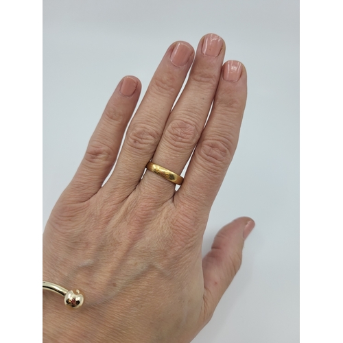 52 - A VINTAGE 18CT YELLOW GOLD WEDDING BAND, size p, 4.6 g.