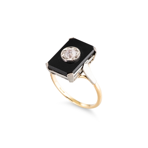 62 - AN ART DECO ONYX AND DIAMOND PLAQUE RING, mounted in 18ct yellow gold and palladium, size S-T