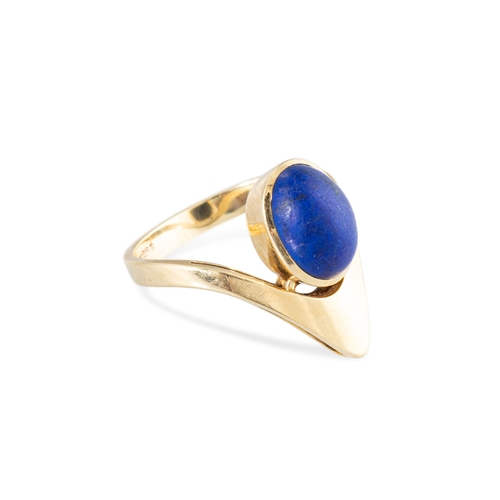 72 - A 1970S DESIGNER RING, set with lapis lazuli, mounted in 14ct yellow gold, gross weight 5 g.,