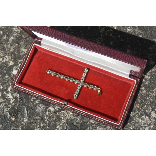 50A - Large 9ct GOLD CROSS SET WITH GREEN STONES