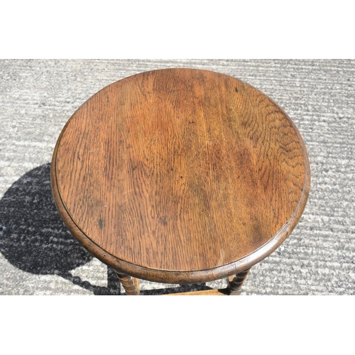 27 - ROUND OAK OCCASSIONAL TABLE WITH BARLEY TWIST LEGS