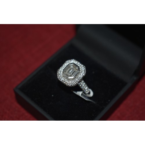 195 - 18ct White Gold Fancy Set Diamond Ring