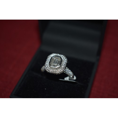 195 - 18ct White Gold Fancy Set Diamond Ring