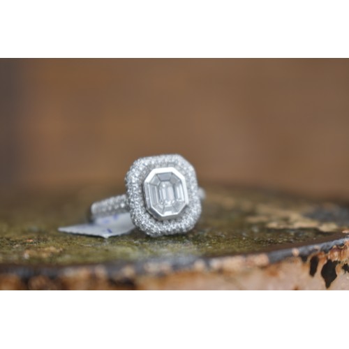 195 - 18ct White Gold Fancy Set Diamond Ring