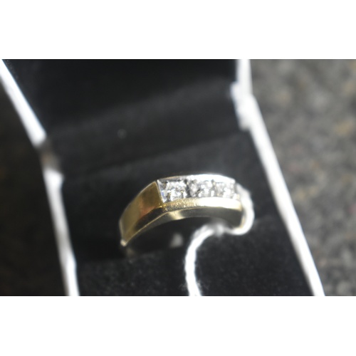 204 - 9ct GOLD RING WITH 3 STONES