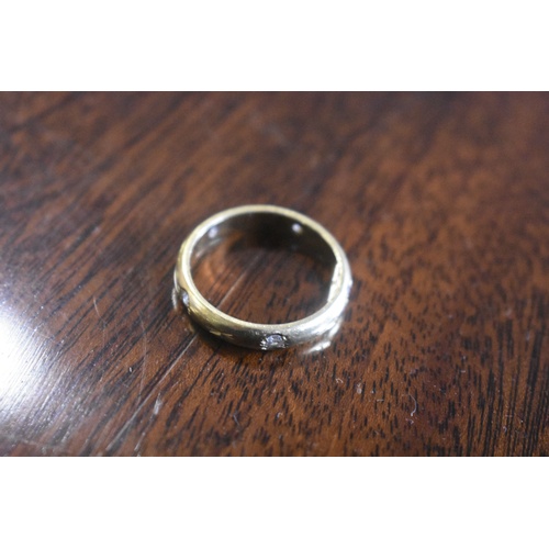 209 - 18ct GOLD AND DIAMOND RING