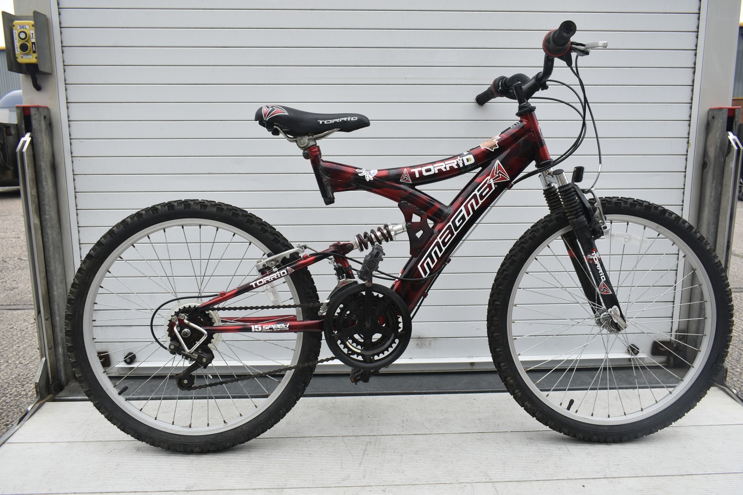 TORRID MAGNA MOUNTAIN BIKE