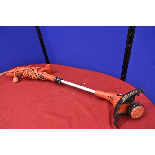 49 - BLACK AND DECKER STRIMMER