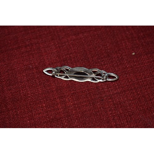 123 - SILVER BROOCH WITH ONYX