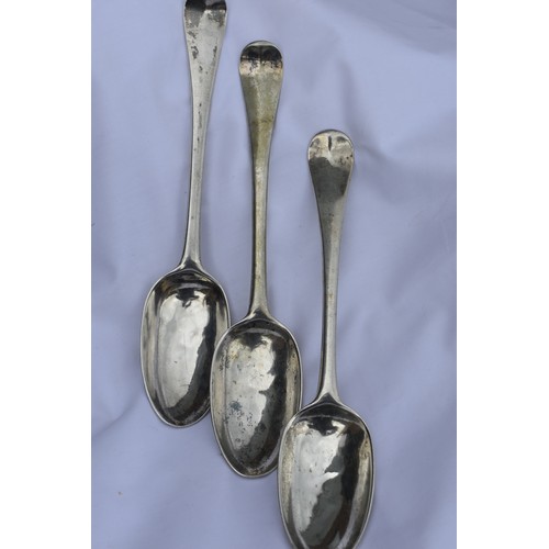 135 - SET 3 EARLY IRISH SILVER SPOONS 224 GRAMS