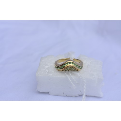 136 - 9CT EMERALD WISHBONE RING