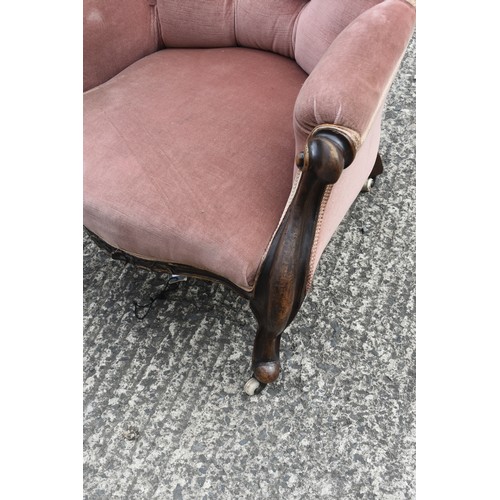 194 - VICTORIAN BUTTONBACK CAB LEG ARMCHAIR