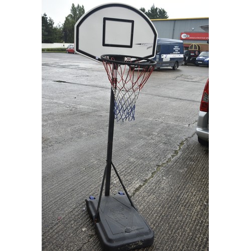 256 - BASKET BALL STANDING NET