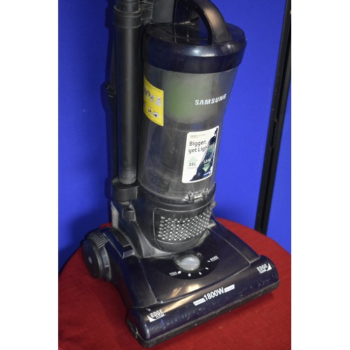 266 - SMASUNG UPRIGHT VACUMM PWO